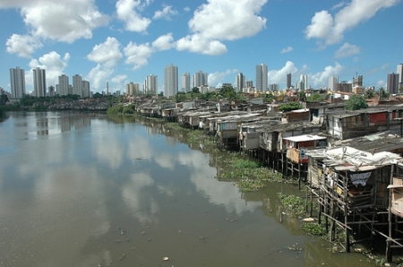 Visão panorâmica favela Abençoada por Deus,Vila SAnta Luzia,bairro Torre, Recife-Pe 